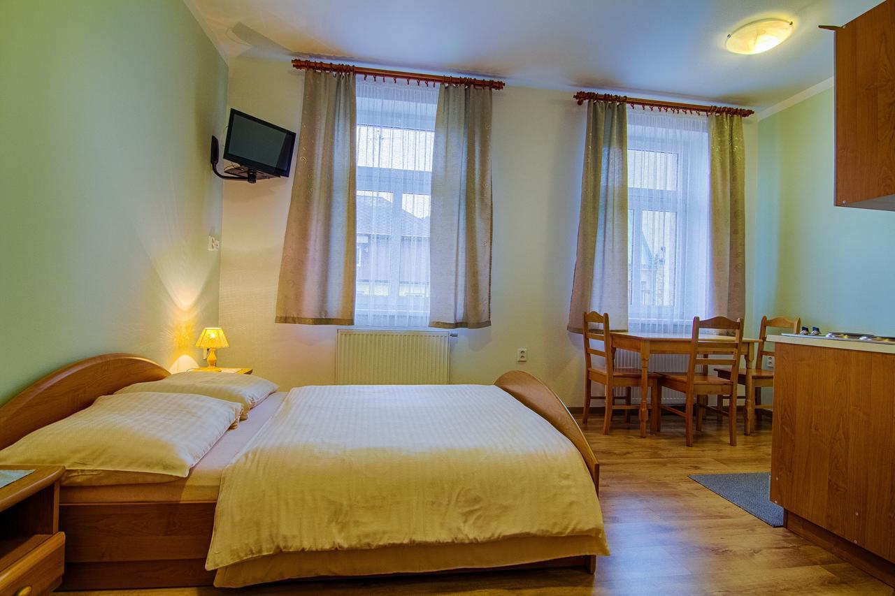 Apartmany Centrum With Garage ロキトニツェ・ナト・イゼロウ エクステリア 写真